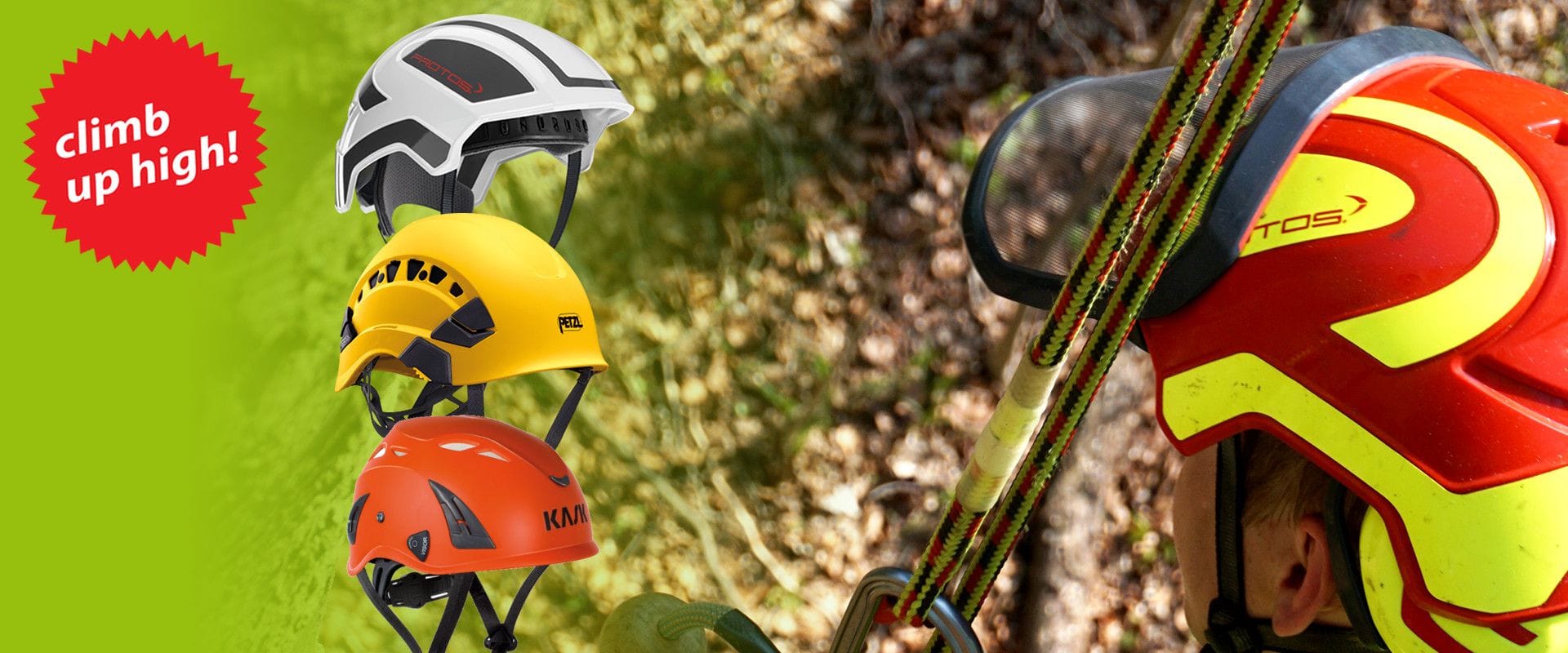 Des casques d\'escalade blancs, jaunes et orange sur fond vert.