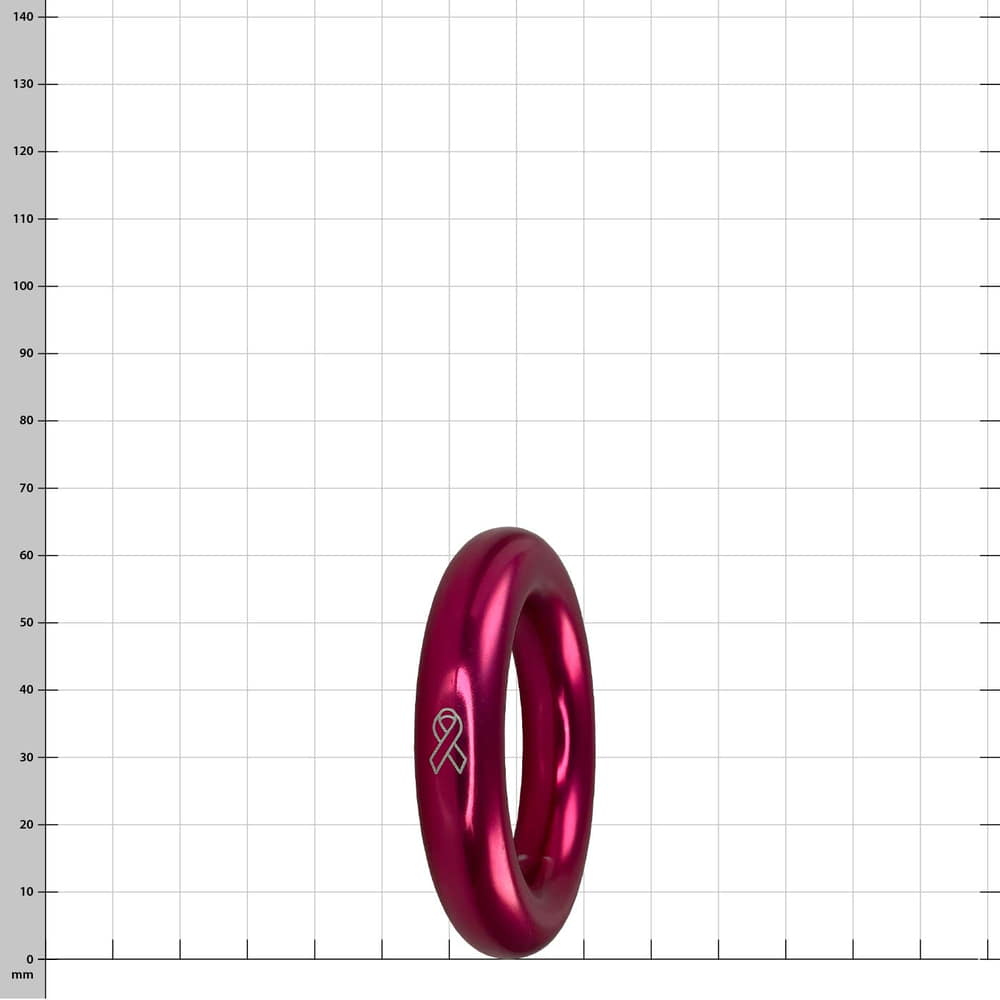 Bague Aluring 40 rose avec surface lisse et petit symbole d’arc blanc sur fond à carreaux