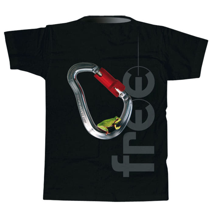 T-shirt noir, dos avec le même imprimé que le devant : mousqueton argenté avec fermeture rouge et petite grenouille verte à l’intérieur, à côté le lettrage « free » en gris, nom du produit Tree Frog