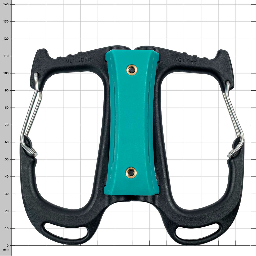 Porte-outils cargo, porte-outils noir et vert avec clips métalliques, vue arrière sur fond blanc avec grille