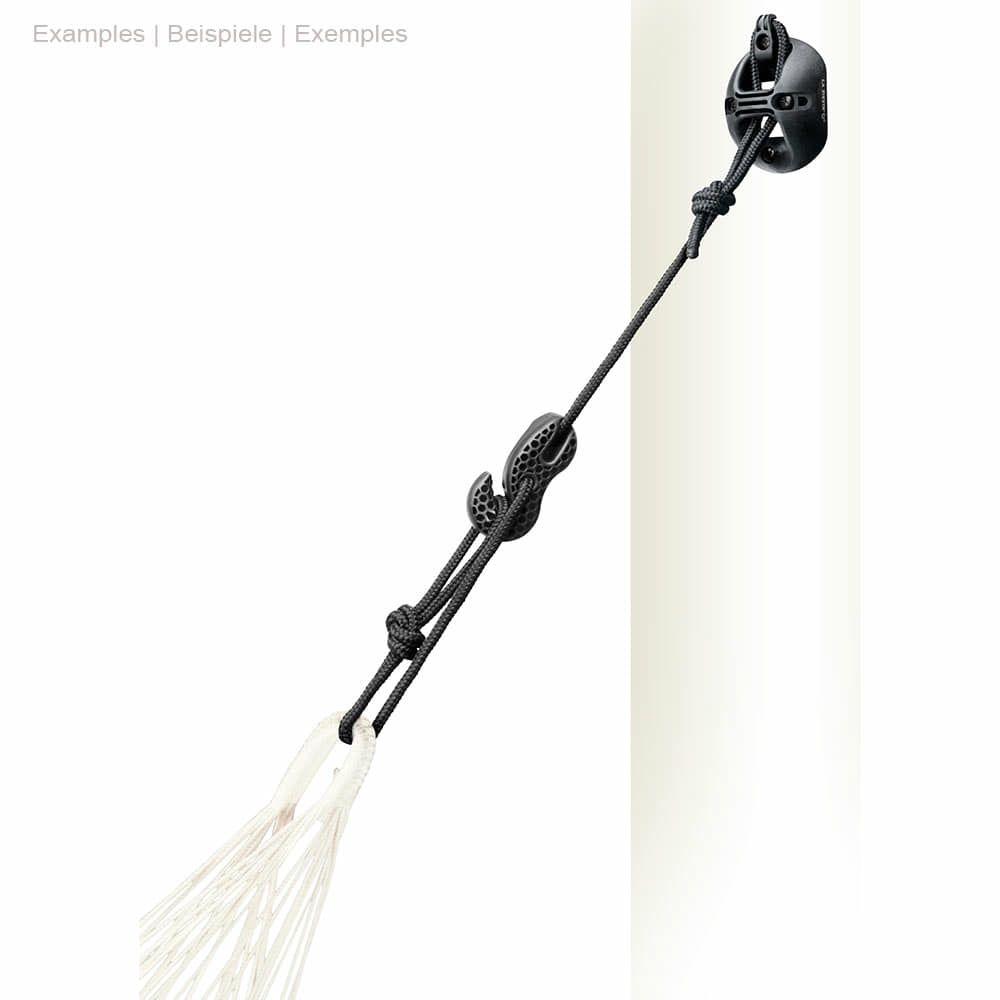 CasaMount Hammock de La Siesta monté sur un mur blanc avec une corde noire et un crochet auquel est suspendu un hamac blanc
