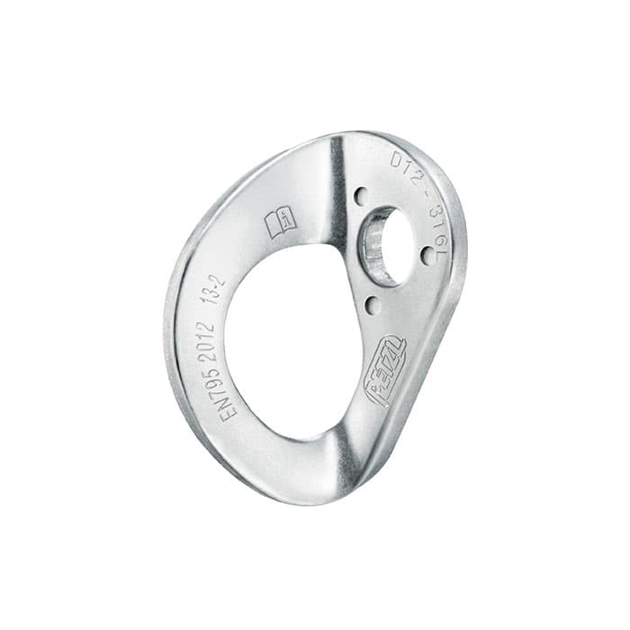 Coeur Stainless 12 de Petzl, pièce en métal argenté de forme ovale et un grand trou au milieu