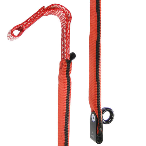 ZipAbsorber TwinLine, gros plan de la corde de sécurité rouge avec bande noire, œillet métallique et boucle en maille en haut