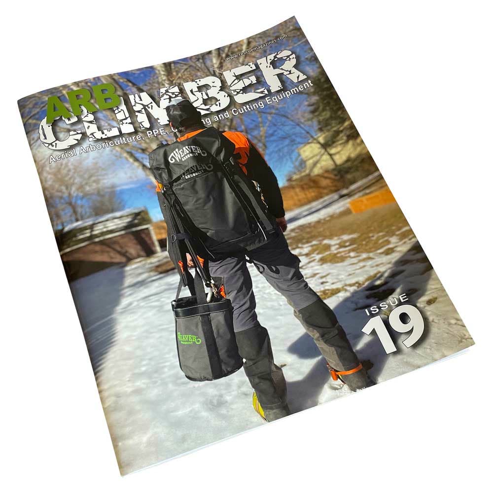 Le magazine Arb Climber n° 19 est légèrement incliné, montre la même personne avec un sac à dos noir et un sac à outils dans la neige, titre « ARB CLIMBER » et numéro 19 visibles
