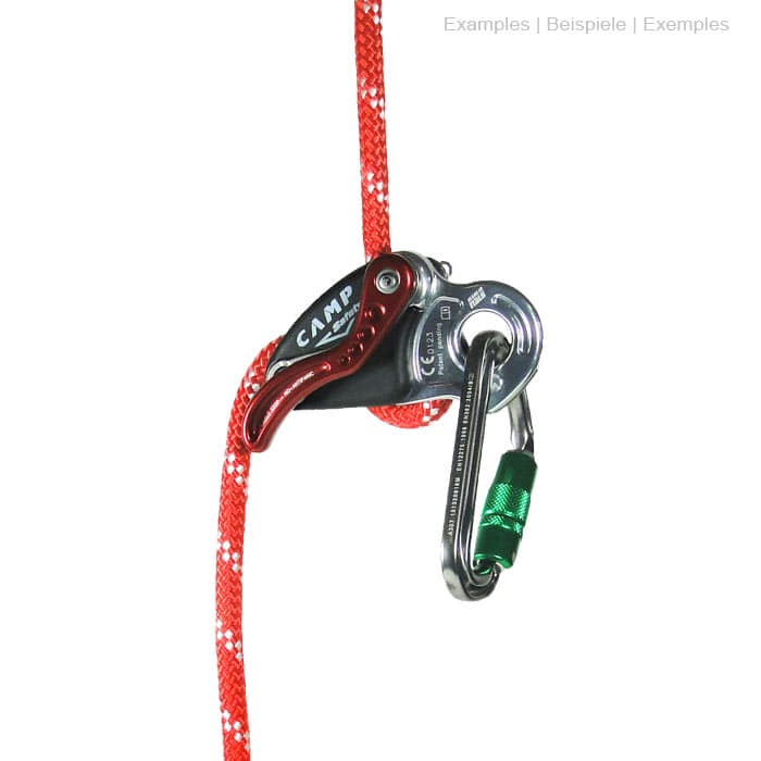 Druid Pro de CAMP Safety, appareil noir et argent avec levier rouge sur corde rouge et mousqueton vert