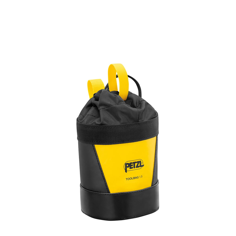Toolbag 1.5 de Petzl, sac jaune et noir avec cordon de serrage isolé sur fond blanc