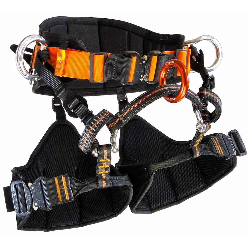 Harnais d’escalade Tree Austria 3.2 avec sangle noire et orange, anneaux métalliques et tours de jambe et de hanche rembourrés, fabricant non visible