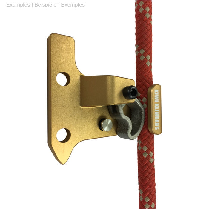 SpikeSender 2 L de Kiwi Klimbers, pièce en métal doré avec corde rouge et lettrage blanc