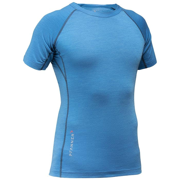 Chemise en mérinos-Tencel bleu à manches courtes et col rond, fabricant Pfanner visible sur le bord inférieur gauche