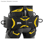 Podium Petzl, ceintures de hanche noires et jaunes avec lettrage Petzl et podium porté par une personne par derrière