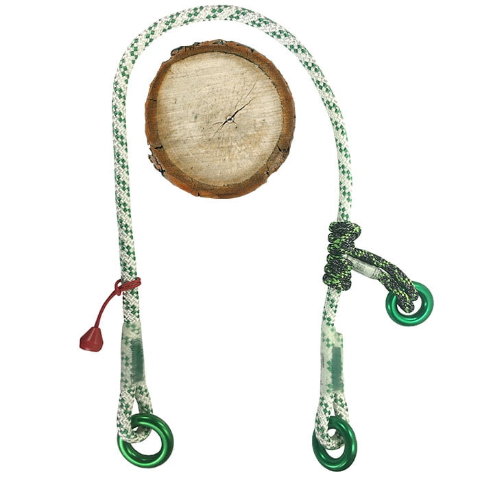Corde multiSAVER avec anneaux en métal vert, à motifs blanc-vert, attachée à un tronc d’arbre