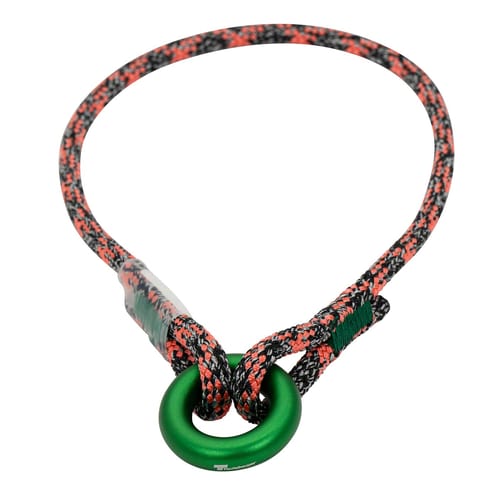 ringLOOP 26, une corde avec un motif orange-noir et un anneau en métal vert, nom du fabricant Teufelberger visible sur l’anneau, sous un angle différent