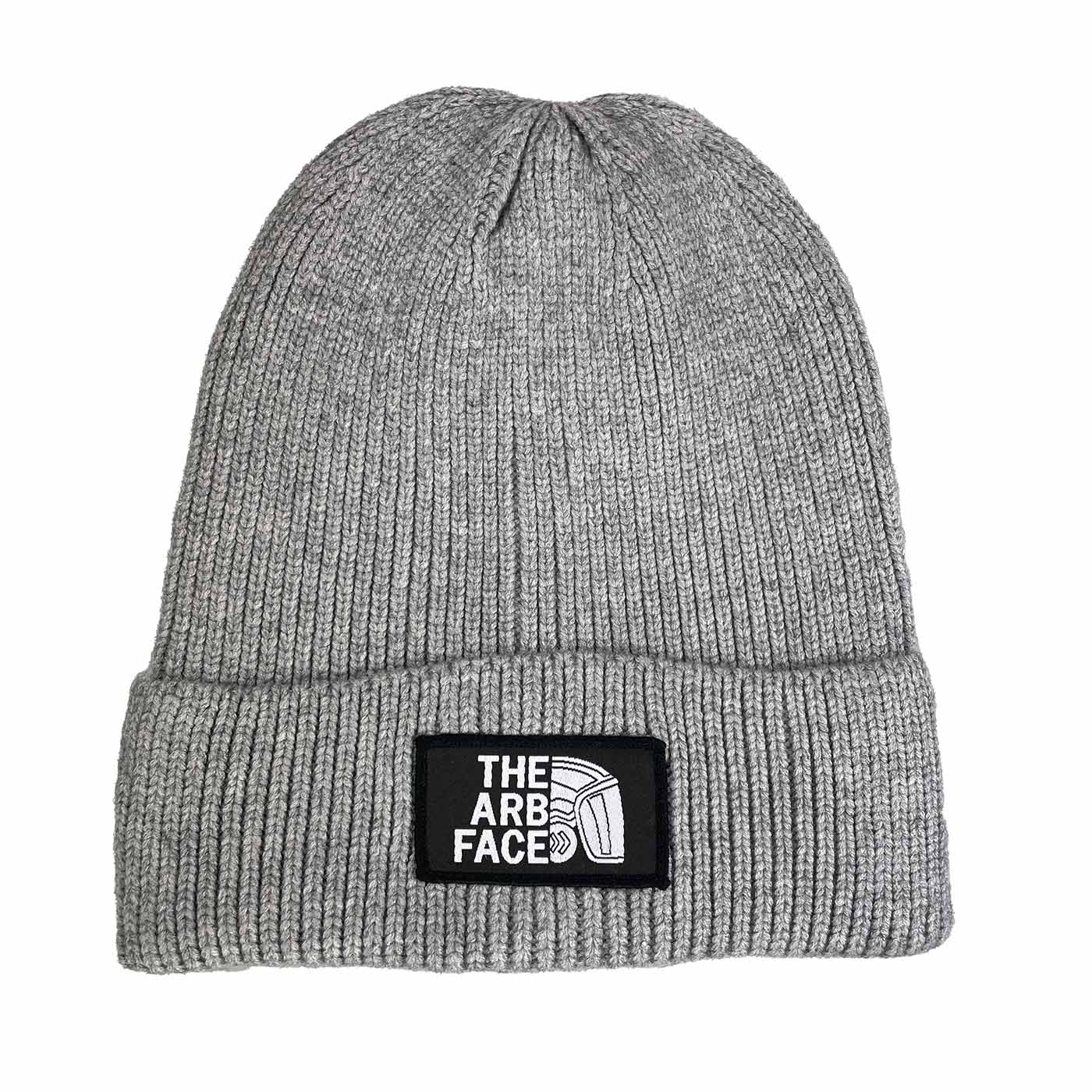 Bonnet Arbface gris avec logo noir sur le devant en gros plan