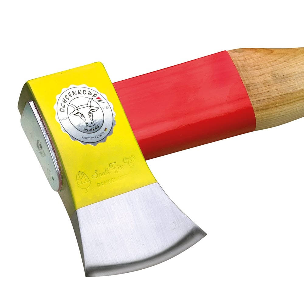 Gros plan de la tête de hache du Spalt-Fix Rotband Plus 800, peinte en jaune avec l’autocollant « OCHSENKOPF » et la zone de la poignée en rouge