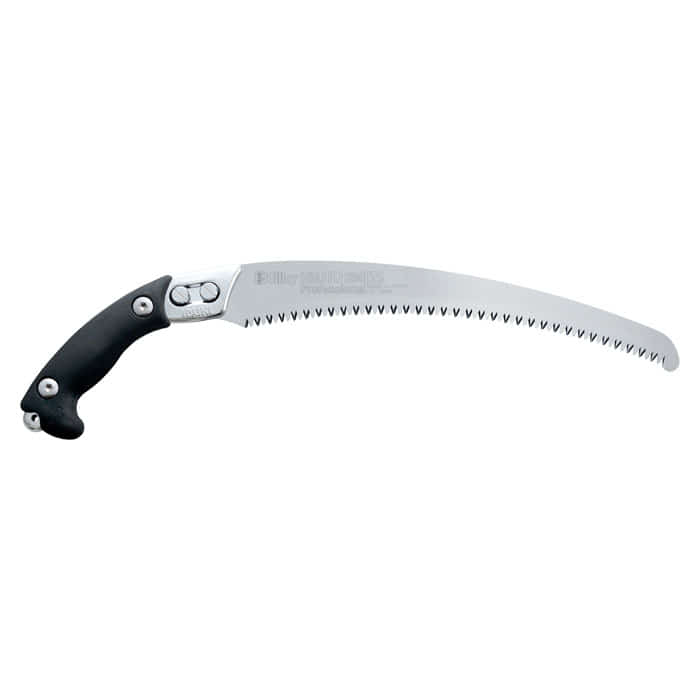 Scie Ibuki 390-5.5 avec lame métallique incurvée et dentelée et manche noir, nom du fabricant visible sur la lame
