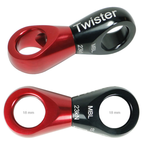 Deux mousquetons Twister, l’un diagonal et l’autre par le haut, rouge et noir avec l’inscription blanche « Twister » et les dimensions 18 mm