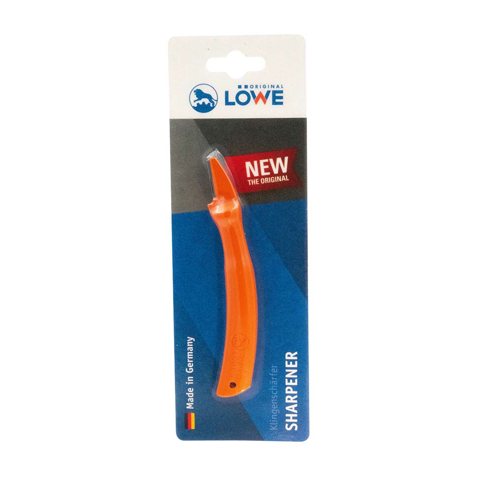 Aiguiseur de lame Original LÖWE en orange, emballé sur une carte bleue et blanche avec les lettres « NEW THE ORIGINAL » et « Made in Germany »