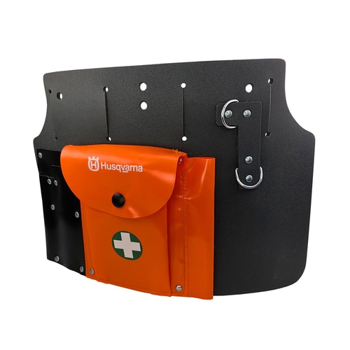 Sac à outils avec compartiment noir et orange, compartiment orange avec logo Husqvarna et croix blanche, panneau arrière noir avec trous et anneaux métalliques, autre vue latérale