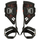 Distel Carbon 3.1 Click, paire de cretons en carbone noir avec lignes rouges, rembourrage noir et fermoirs en métal, vu de face