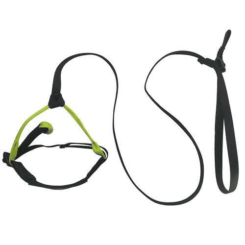 Prostep II d’Edelrid, un ensemble de via ferrata noir et jaune avec baudrier, boucles et mousquetons, posé sur fond blanc