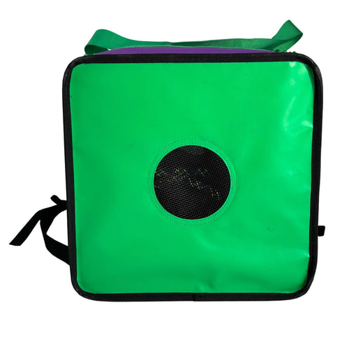 Palmu 32 Top Bag avec couvercle vert et compartiment rond en maille noire, perspective différente