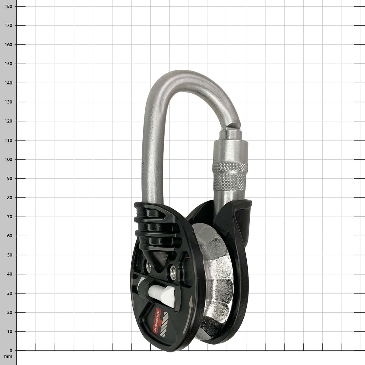 Snatchet 65 Ratchet de Harken avec mousqueton argenté et boîtier en plastique noir, vue en diagonale à l’avant