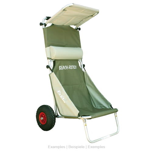 Fauteuil roulant de plage Beach Rolly avec tissu vert-beige, cadre en aluminium, pare-soleil et traversin, deux gros pneus rouges sont visibles