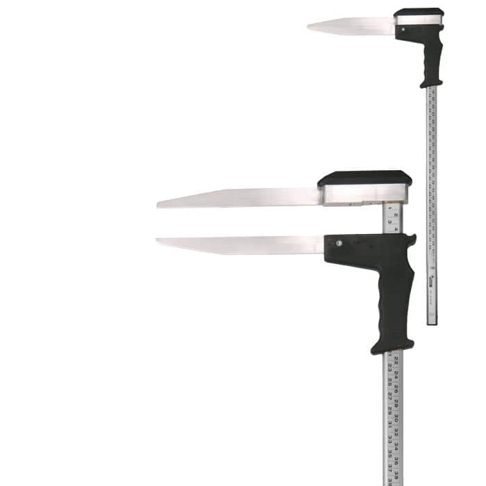 Appareil de mesure Woodruff avec poignée noire et deux longues lames métalliques plates, une règle avec indication centimétrique est fixée