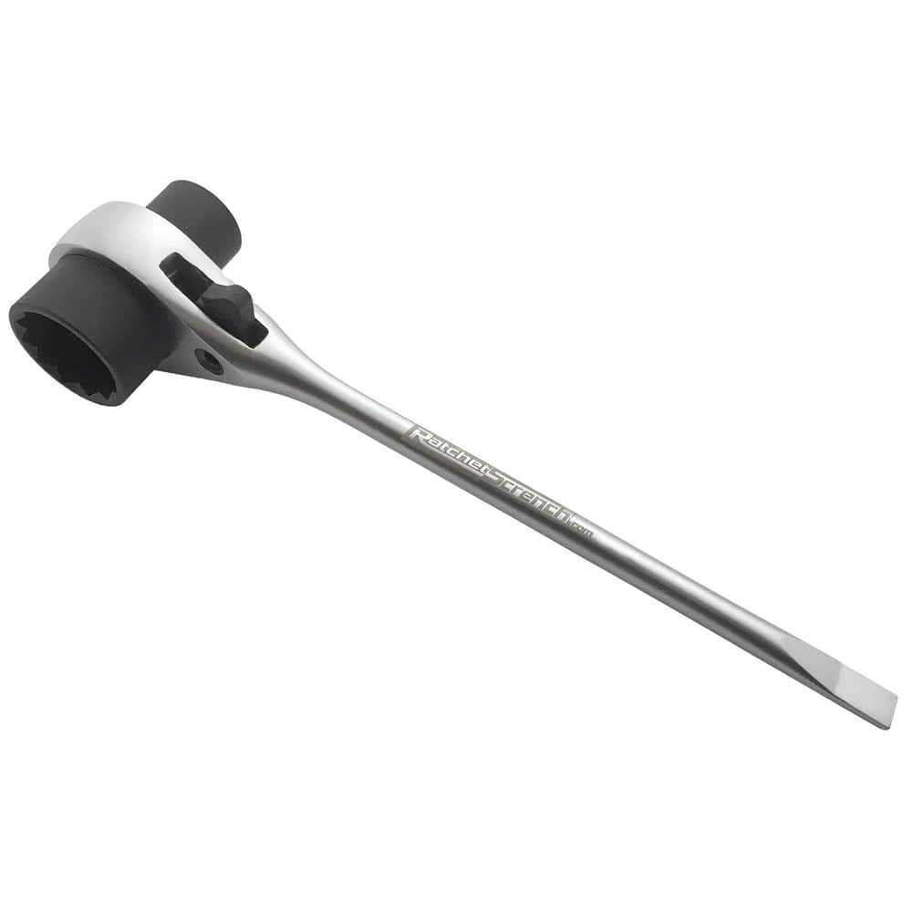 RatchetScrench, une clé à cliquet argentée avec une tête cylindrique noire et une extrémité de tournevis plate, avec inscription RatchetScrench sur la poignée