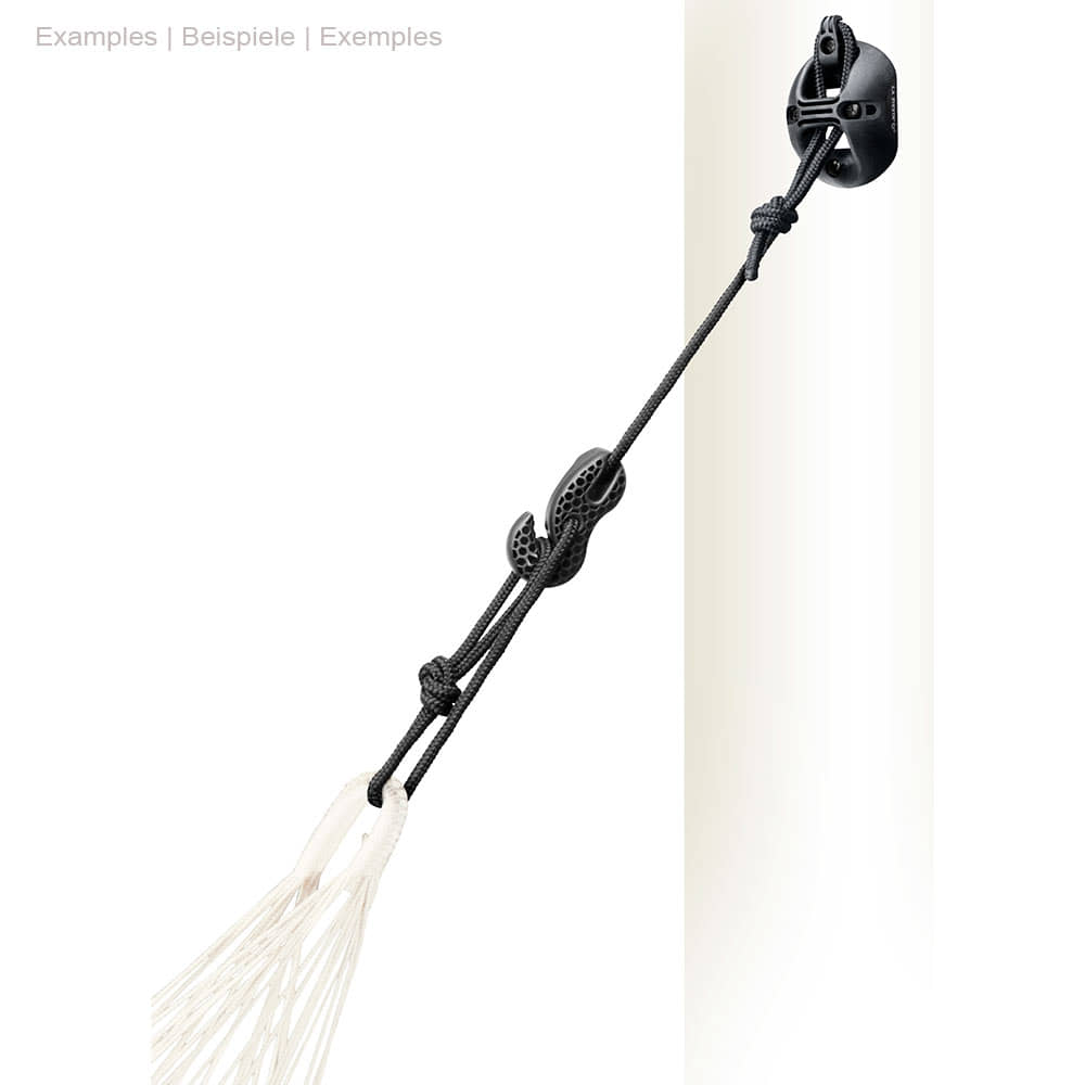 CasaMount Hammock de La Siesta monté sur un mur blanc avec une corde noire et un crochet auquel est suspendu un hamac blanc