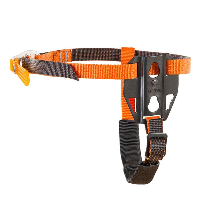 Quickstep Universal, un bracelet orange et noir avec des pièces en métal et en plastique, qui est réglable et dispose d’une boucle et d’un support avec plusieurs ouvertures