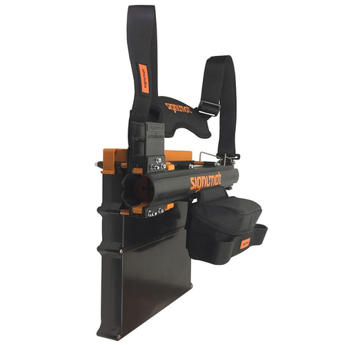 ArboTag Magazine Plus de signmat, magazine noir avec détails orange, deux sangles de transport noires avec rembourrage et logo signmat, vue latérale sous un angle différent