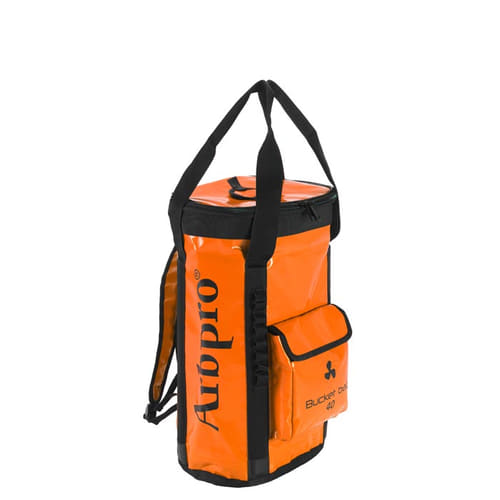 Sac à dos seau orange 40 d’Airpro avec fermeture éclair noire, poignées de transport et poche avant à rabat
