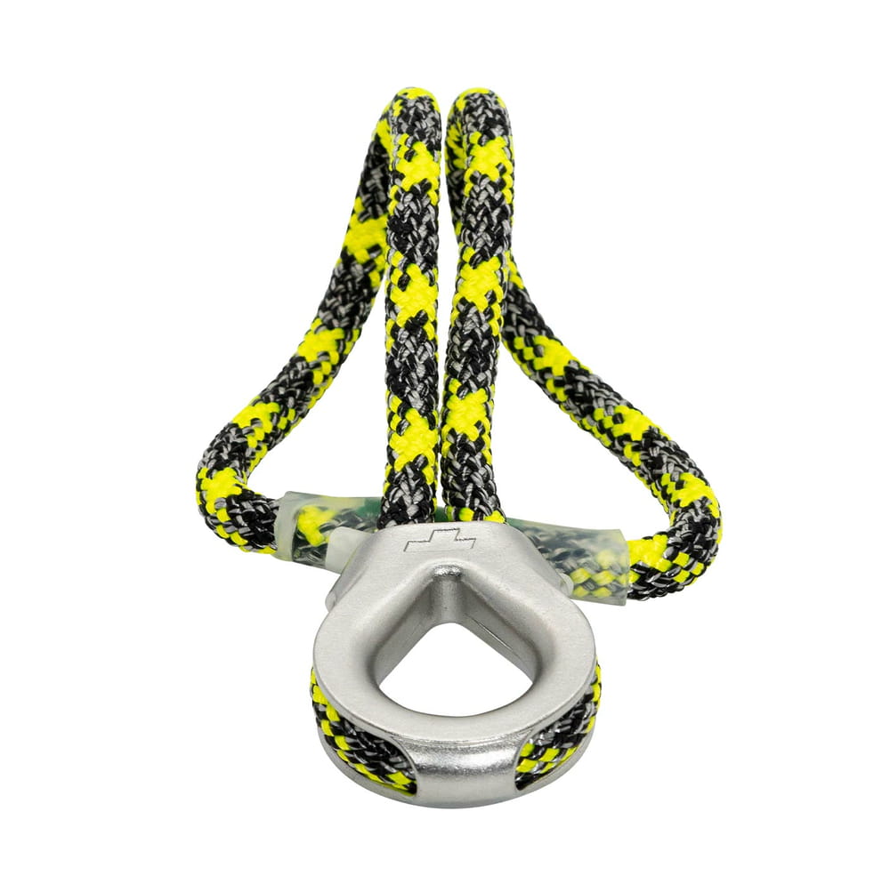 prusikLOOP fimble, une corde à motifs jaune-noir-gris avec une partie en métal argenté en forme de larme, photographiée de face