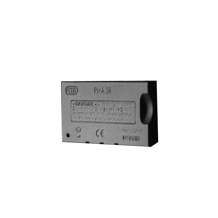 Batterie Pixa 3R, batterie rectangulaire avec l’inscription « PIXA 3R » et le logo du fabricant Petzl sur la face avant