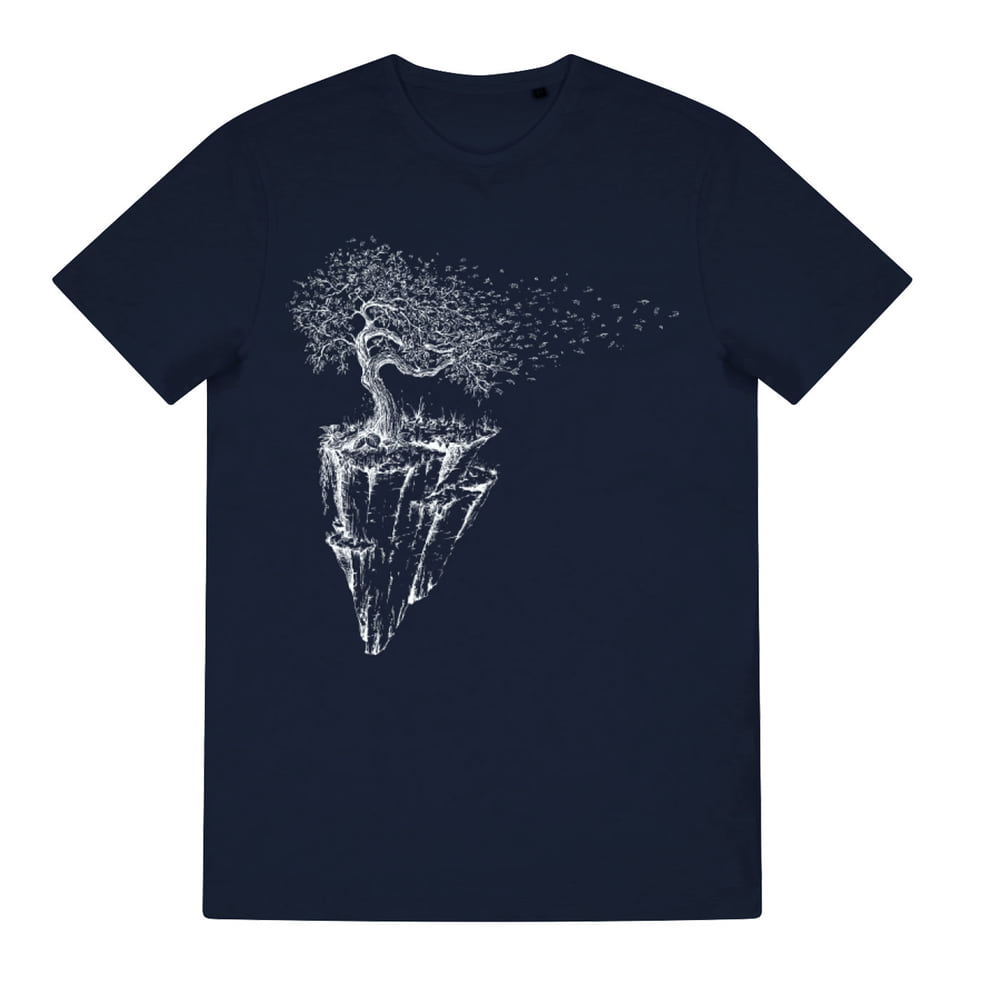 T-shirt islandais bleu foncé avec imprimé blanc d’un arbre sur une île rocheuse flottante