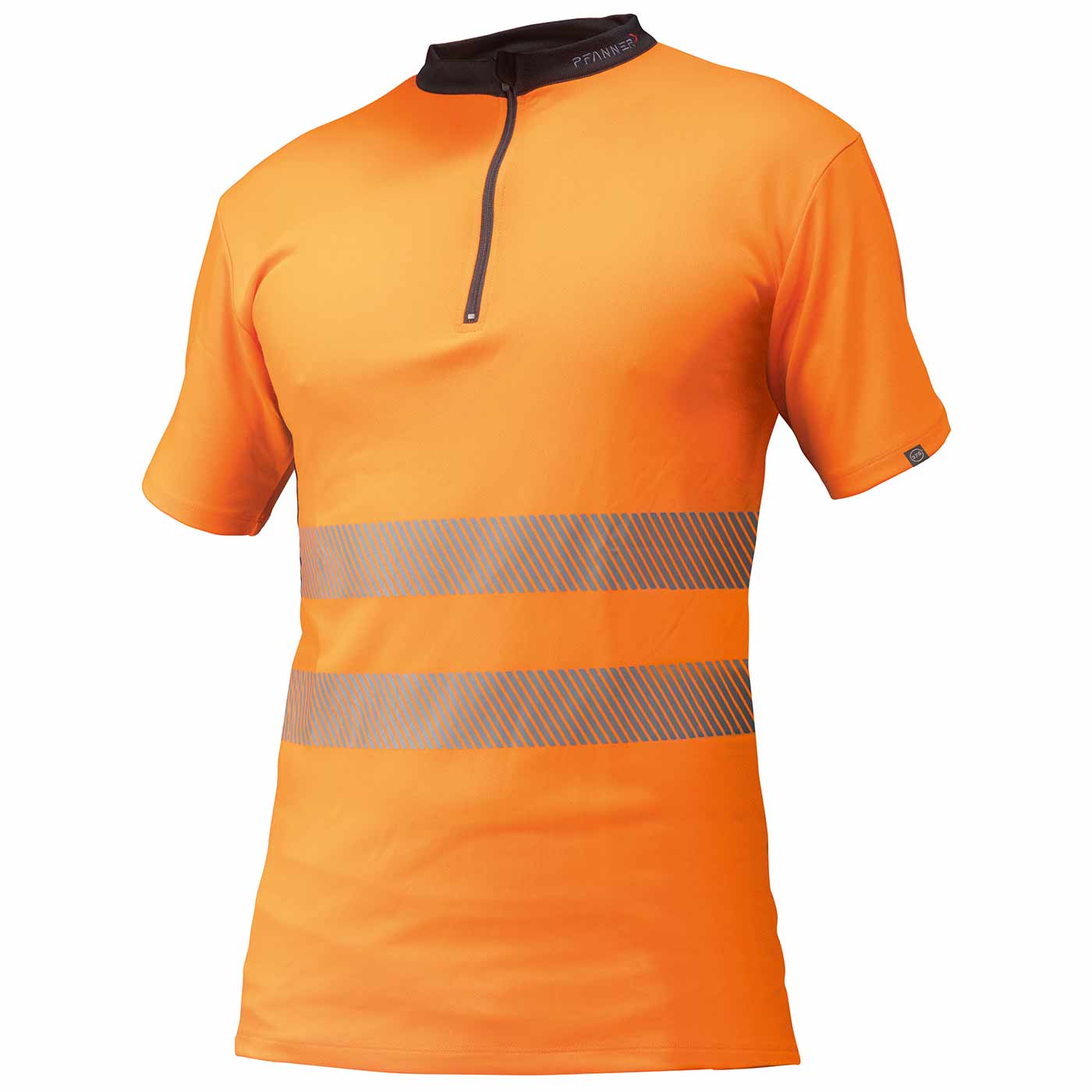 Chemise à col Zipp EN 20471, chemise orange à manches courtes avec col montant noir et demi-fermeture éclair, deux bandes réfléchissantes grises autour du ventre, nom du fabricant Pfanner visible sur le col