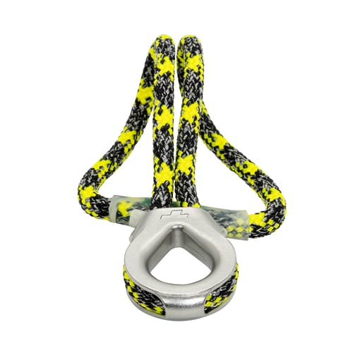 prusikLOOP fimble, une corde à motifs jaune-noir-gris avec une partie en métal argenté en forme de larme, photographiée de face