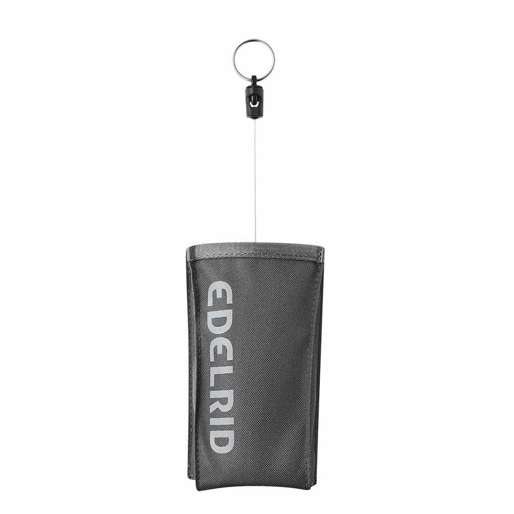 Edelrid Rescue Holster d’Edelrid, étui noir avec lettrage Edelrid gris et anneau métallique sur le dessus