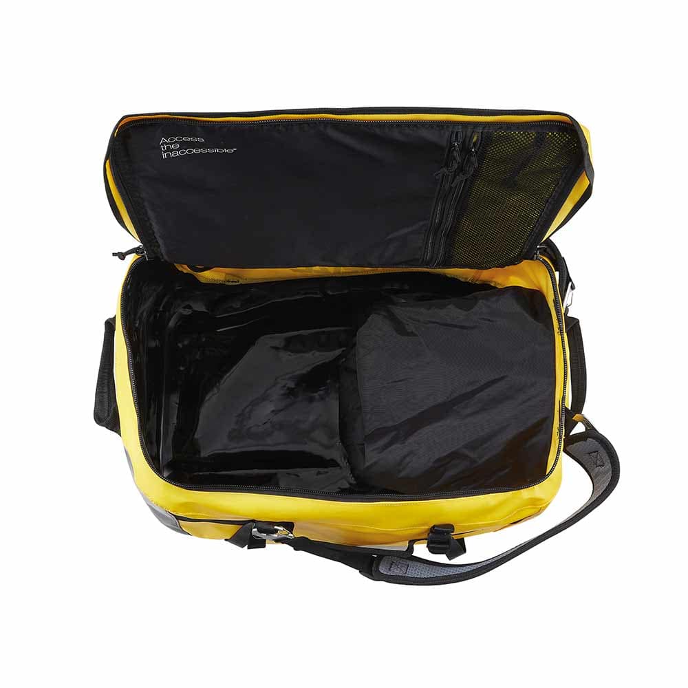 Sac PETZL Duffel 65 jaune ouvert avec intérieur apparent, doublure noire et compartiment en filet dans le couvercle