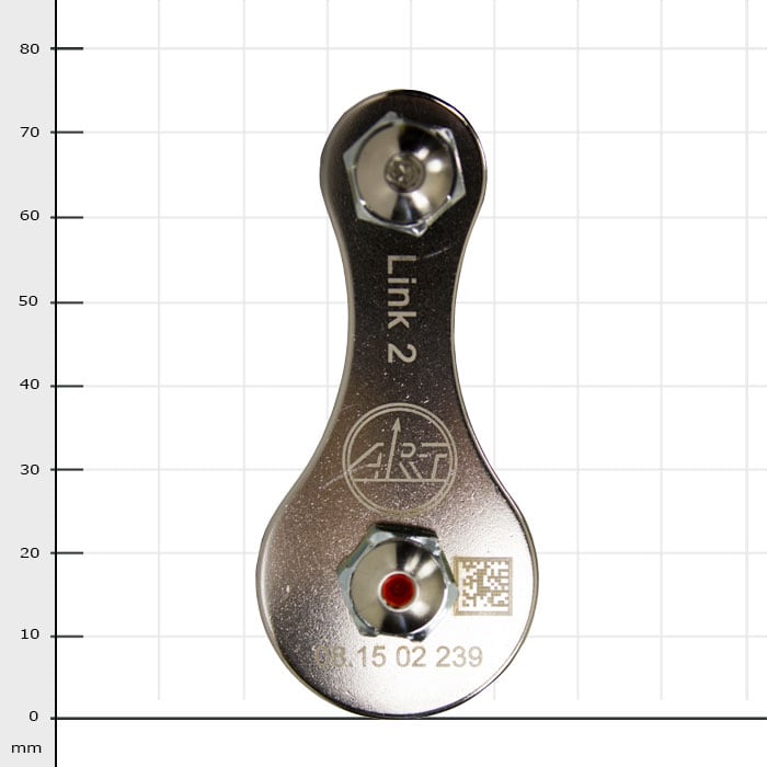 Lien 2, pièce en métal argenté avec deux vis et logo gravé