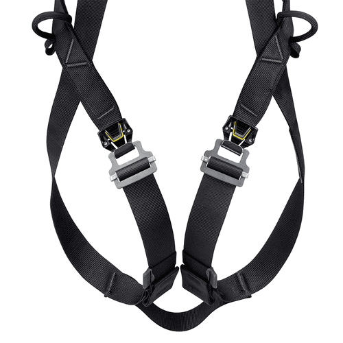 Gros plan sur les sangles inférieures noires et les boucles grises du harnais Newton Fast de Petzl
