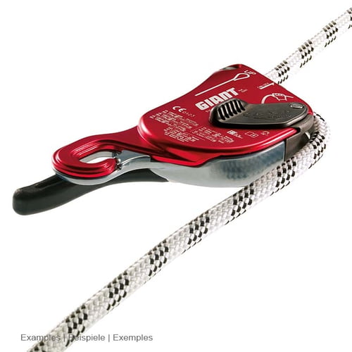 Dispositif d’escalade rouge Giant de CAMP avec levier noir, attaché à une corde blanche, représenté allongé, de nombreuses lettres blanches
