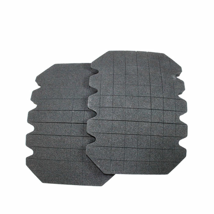 Genouillères PFANNER®, deux coussinets rectangulaires en mousse gris foncé avec des côtés dentelés et des motifs de lignes fines sur la surface