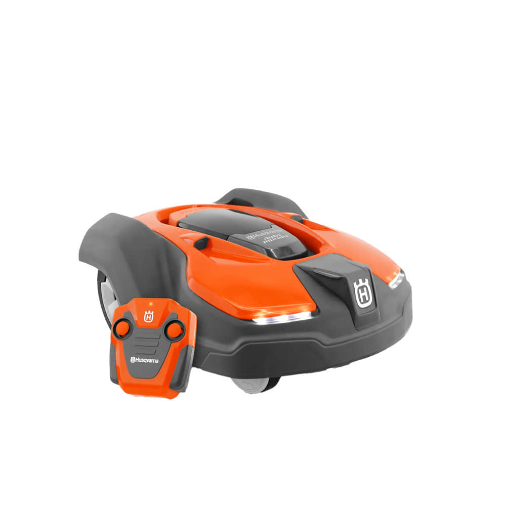 Automower pour enfants de Husqvarna, tondeuse à gazon de jeu orange et noire avec télécommande sur fond blanc