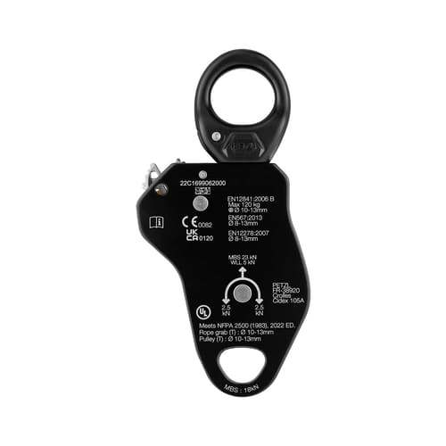 Dos de la poulie Petzl Pro Traxion en noir avec caractéristiques techniques et marque de test en blanc