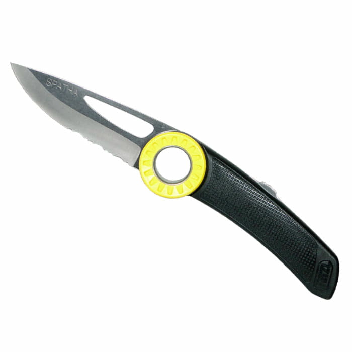 Couteau pliant Petzl Spatha avec manche noir, anneau jaune et lame partiellement dentée, lame inscription « SPATHA »
