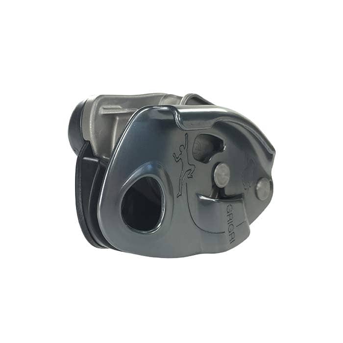 Aire de jeux Grigri de Petzl en métal foncé avec gravure d’un grimpeur, vue latérale