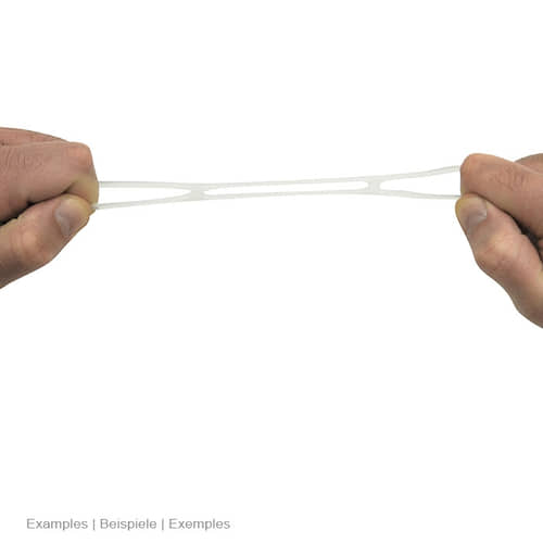 Fast Rubber, l’élastique blanc est étiré par deux mains