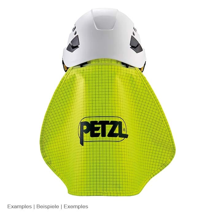Casque blanc avec protège-cou Petzl vert clair fixé au casque, avec motif à carreaux noirs et logo Petzl noir au centre